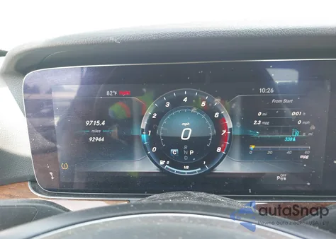 2018 Mercedes-Benz E 300 4Matic z USA, uszkodzony, nr VIN WDDZF4KB4JA370171